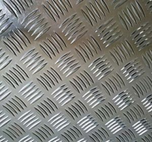 Lamiere piane e bugnate in alluminio